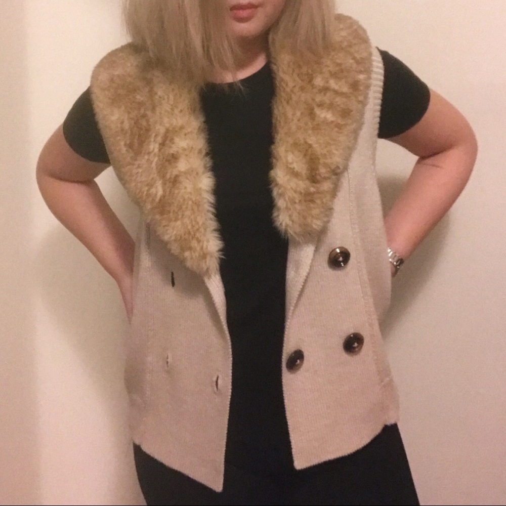 BCBG Paris Beige Knit Vest Faux Fur Neckline